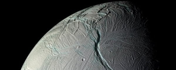 IJzige oppervlakte van Enceladus