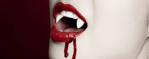 Mond vrouwelijke vampier
