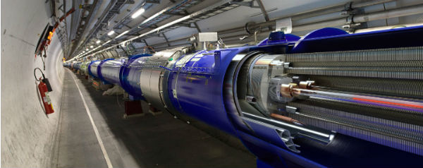LHC-magneet opengewerkt - header