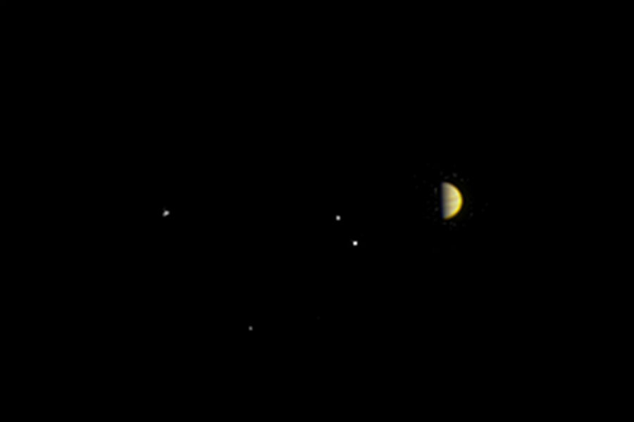 Juno heeft Jupiter en zijn vier grootste manen gefotografeerd