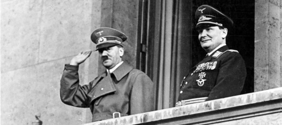 Hitler en Göring op bordes