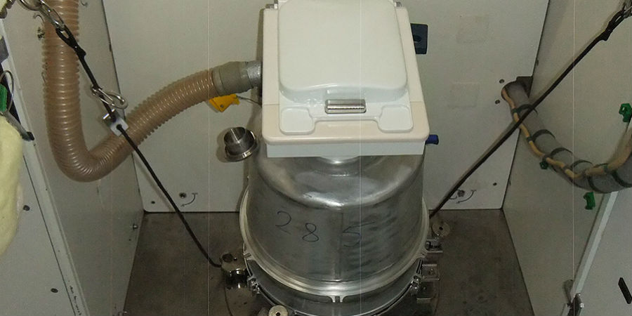 ISS toilet bacteriën coating