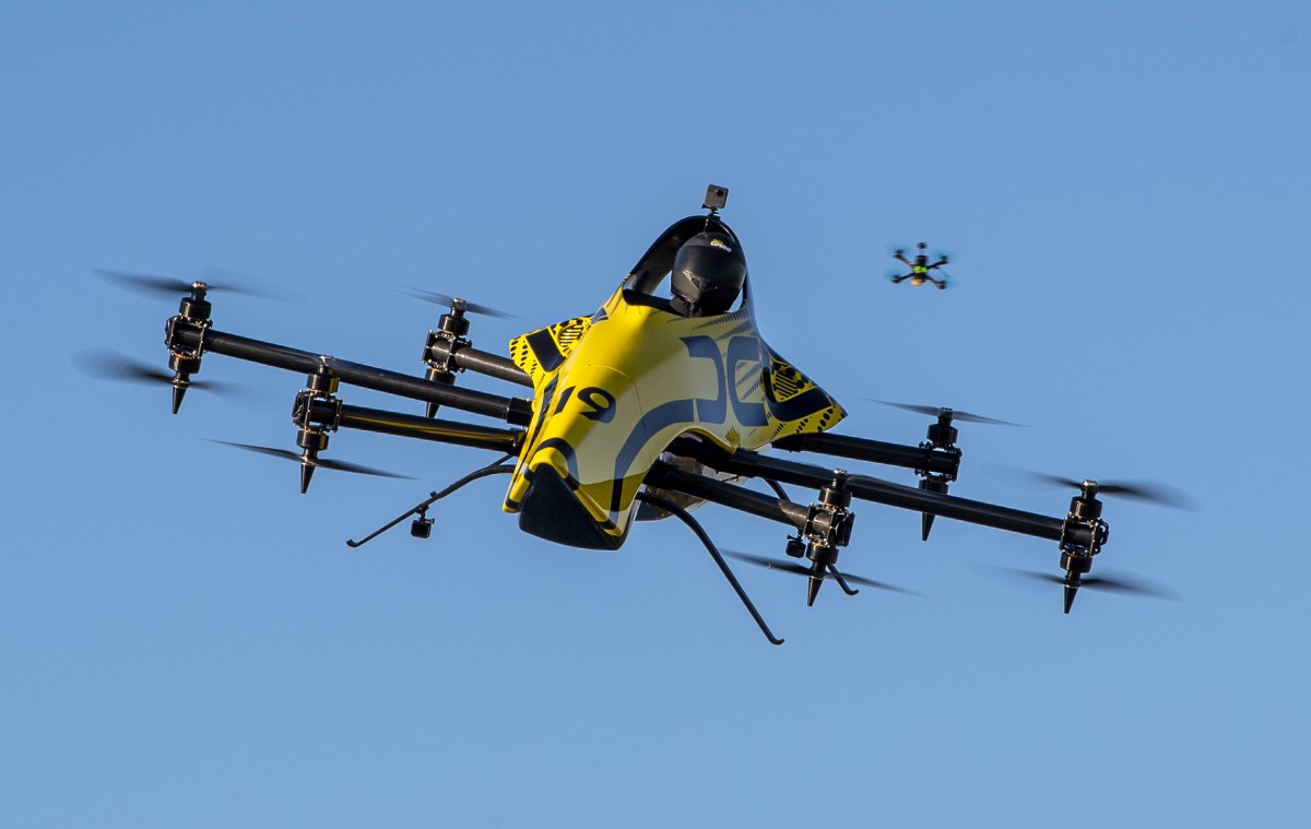 drone vliegend bemand stunten