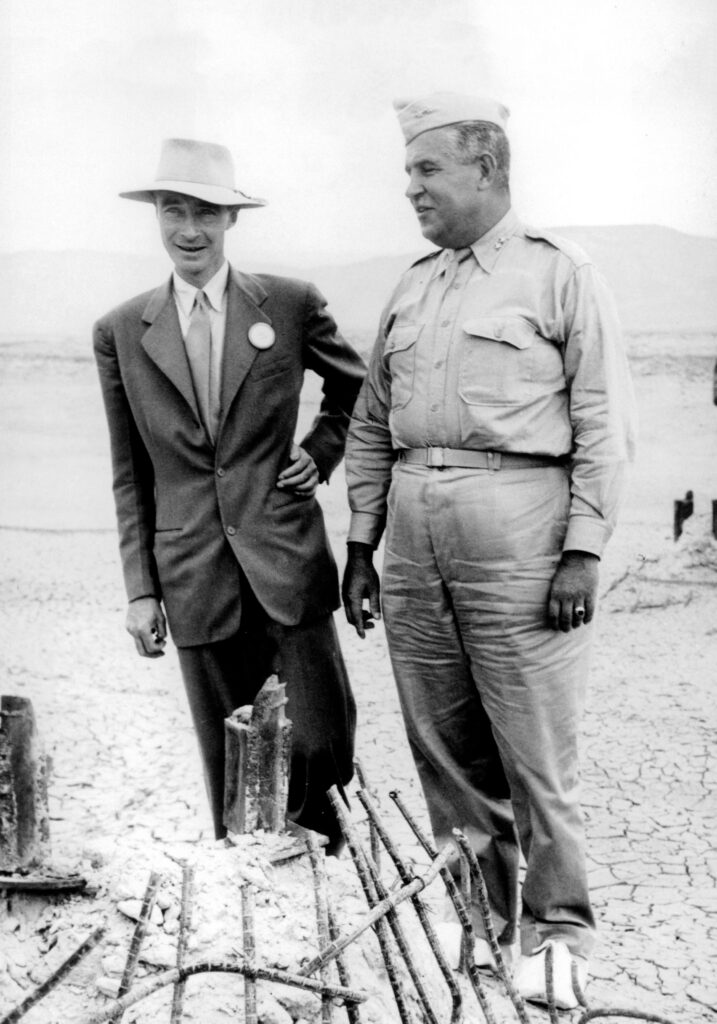 Leslie Groves en Robert Oppenheimer