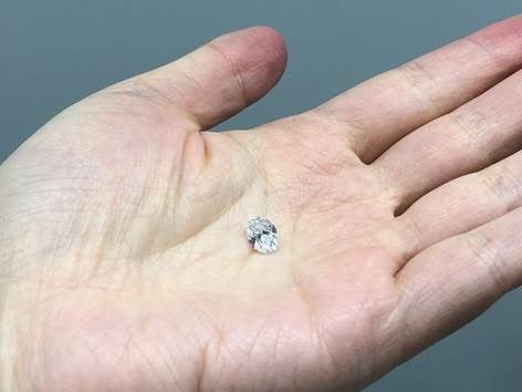 Deze diamant pikte op een diepte van 660 kilometer drie mineralen op.