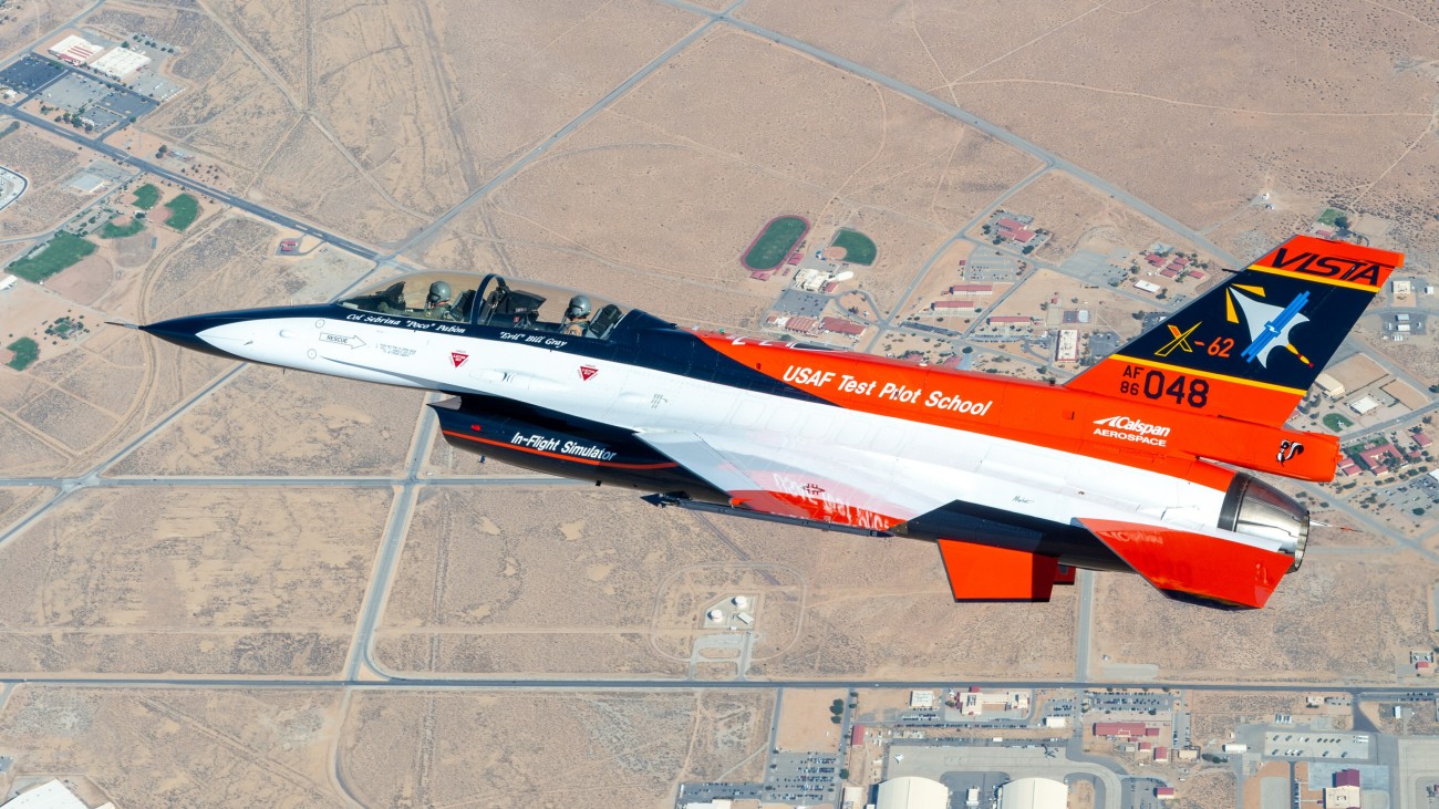 De VISTA X-62A in de lucht