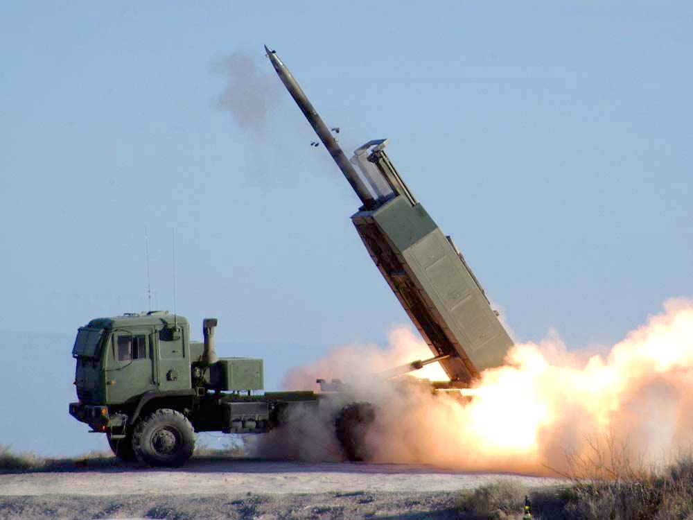HIMARS lanceert een GMLRS-raket in White Sands Missile Range (VS) tijdens een test in 2005.