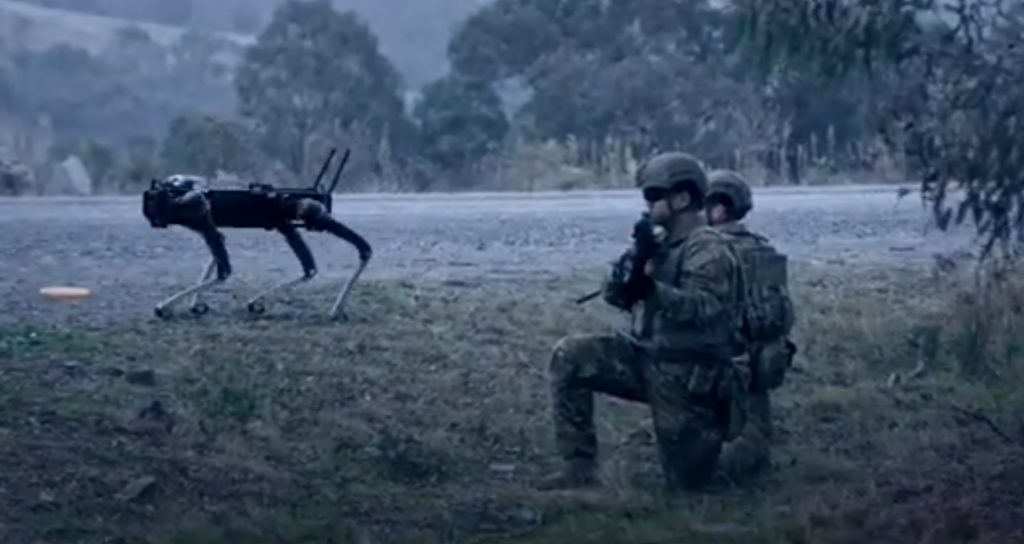 Australische leger test de mind control-technologie met een robothond van Ghost Robotics