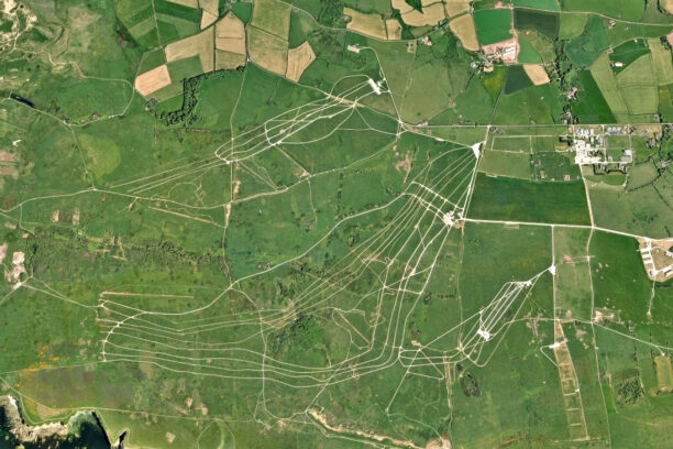 Satellietfoto van de schietbaan en het militaire oefenterrein