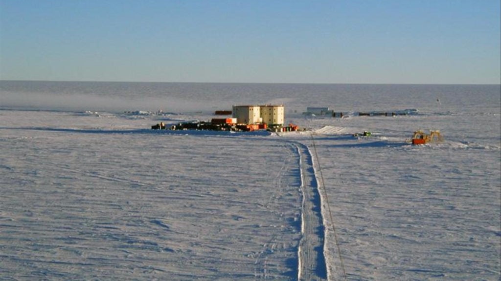 In het onderzoeksstation Concordia op Antarctica leven wetenschappers in extreme isolatie. 