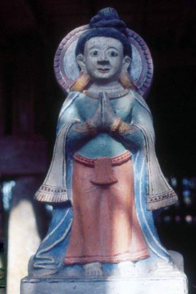 Minthi afgebeeld als een god met vier vingers