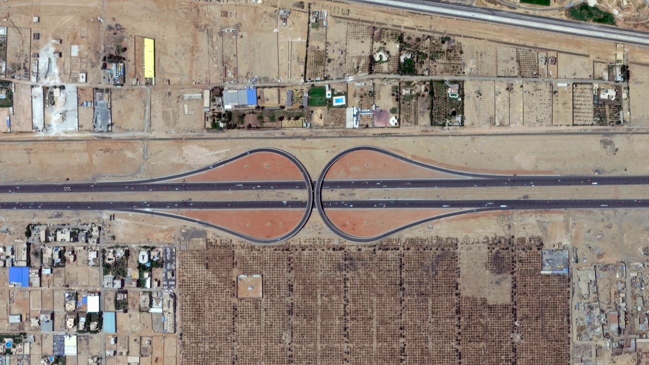Twee keerlussen in snelweg in Egypte, in eerste instantie lijkt het een vreemde afslag