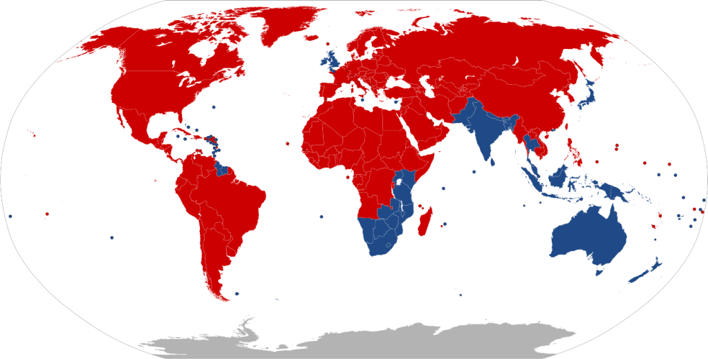 Wereldkaart die laat zien in welke landen recht of links wordt gereden. 