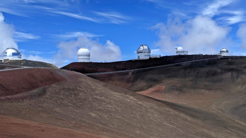 Deze sterrenwacht op Manau Kea wordt gebruikt voor astronomie en niet voor astrologie.