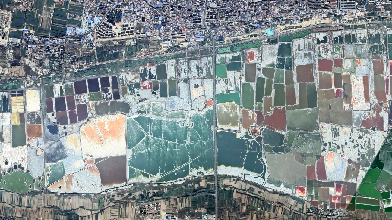 Zoutmeren in China waar al duizenden jaren zout wordt gewonnen