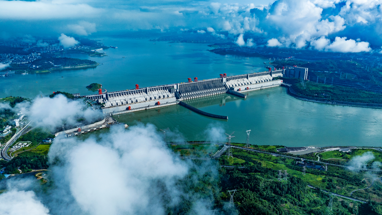 De drieklovendam, een kolossale constructie in de Yangtze-rivier in China