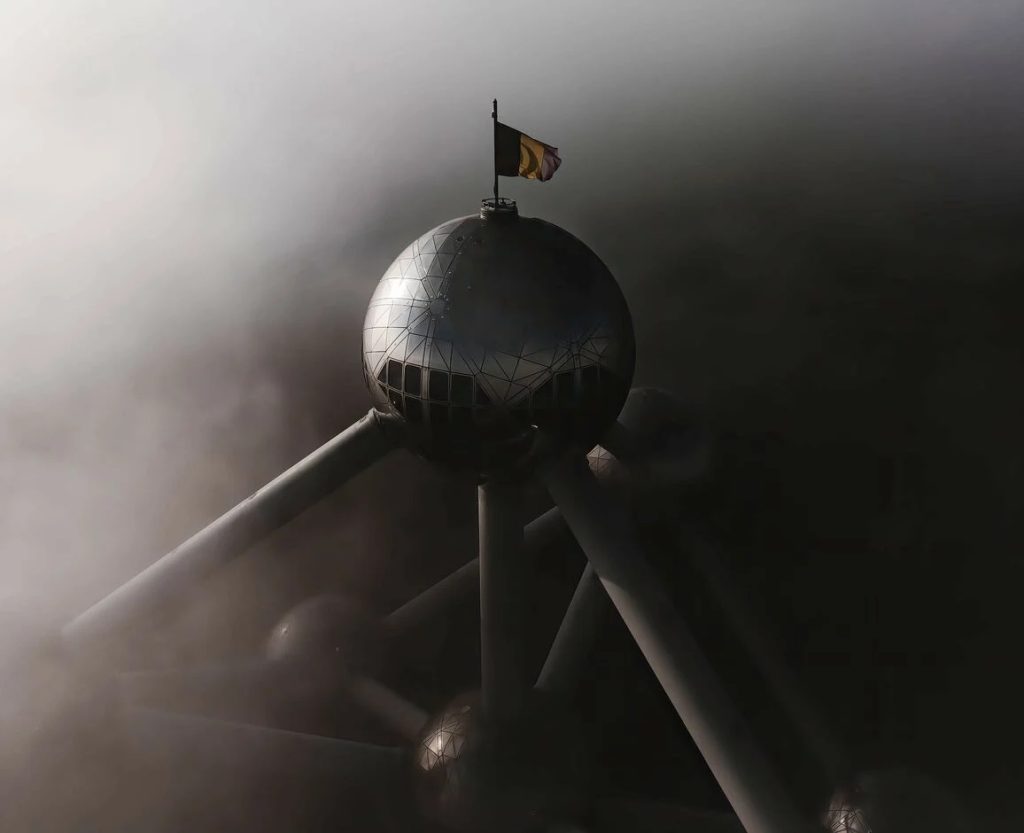 Dronefoto van het Atomium in Brussel