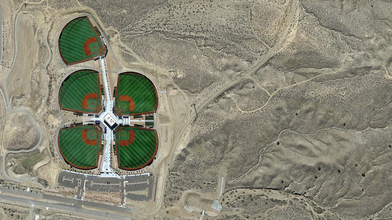 Satellietfoto van Albuquerque Baseball Complex, lijkt op een klavertje vier