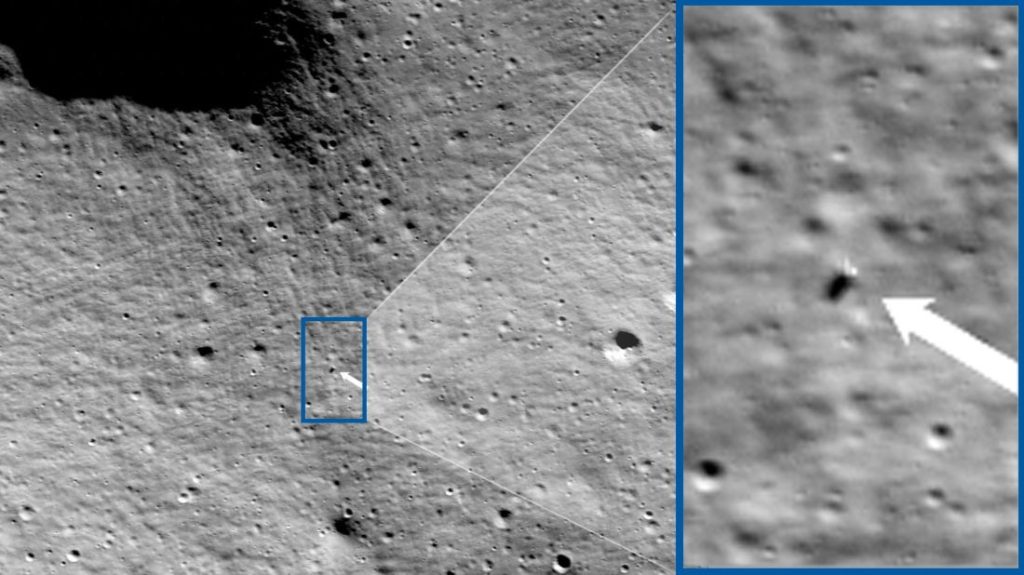 Odysseus is als een vage en kleine stip te herkennen op een foto van NASA's Lunar Reconnaissance Orbiter.