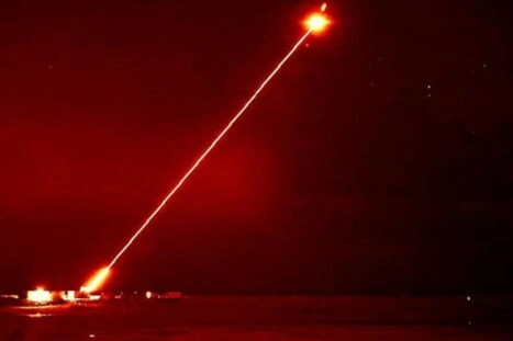 DragonFire vuurt laser af