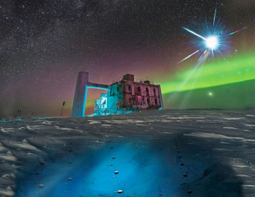 Het IceCube Neutrino Observatory op zuidpoolijs.