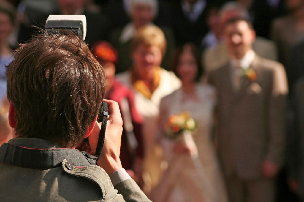 Fotograaf maakt huwelijksfoto's op bruiloft, mensen met het syndroom van Capgras denken soms zeker te weten dat hun geliefde een kwaadaardige dubbelganger is