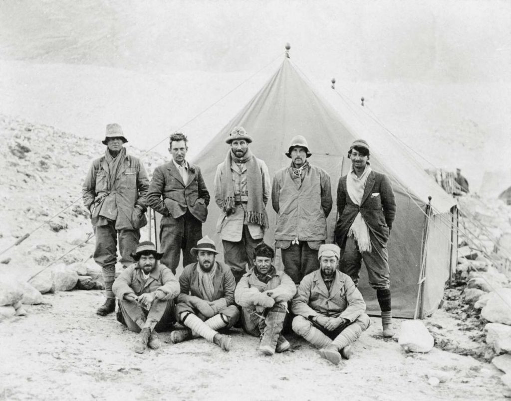 Leden van de derde expeditie in 1924. Helemaal links staat Andre Irvine, naast hem staat George Mallory