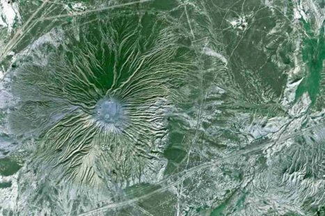 Satellietfoto van moddervulkaan