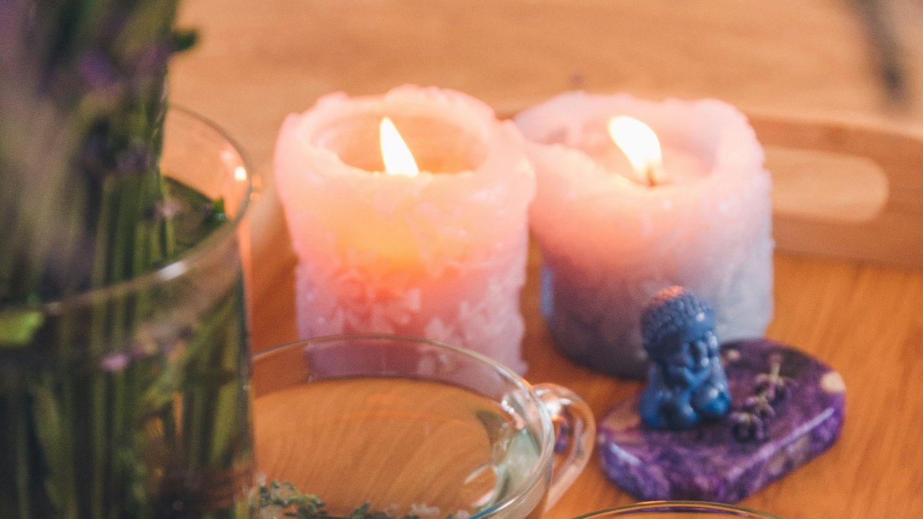 kaarsen, een van de dingen in huis die luchtvervuiling veroorzaken