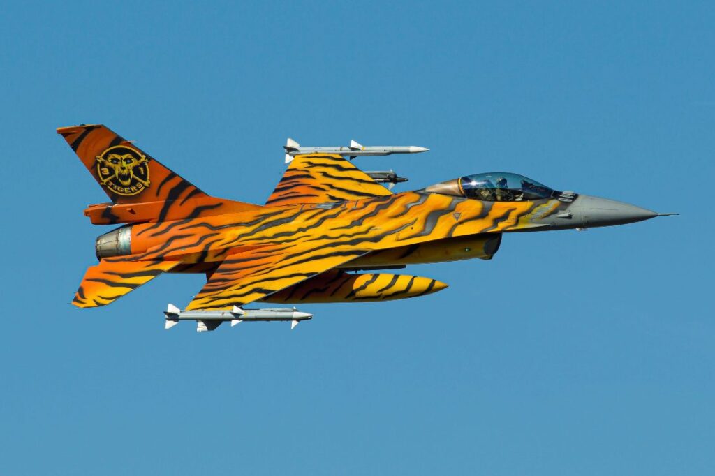Een F-16 die België in de lak heeft gezet voor de Tiger Meet. 