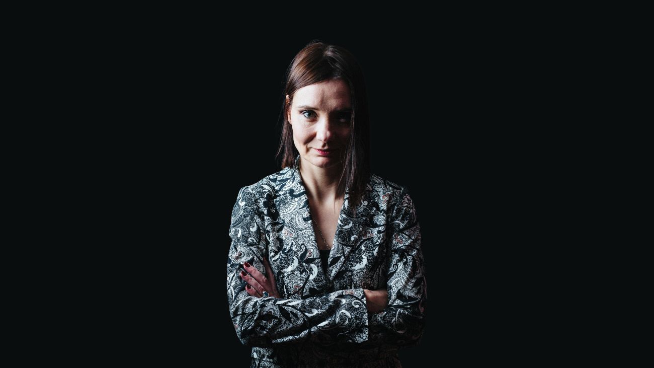 Portret van Nadine Akkerman, een letterkundige die onderzoek doet naar spionnen