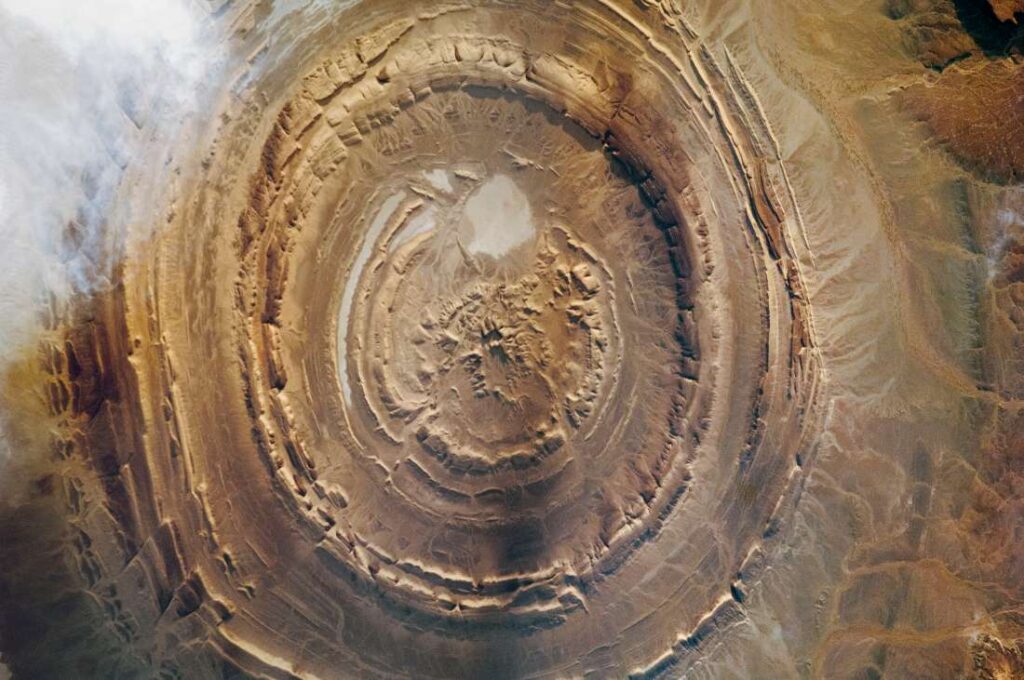 Satellietfoto van het Oog van de Sahara, ingezoomd