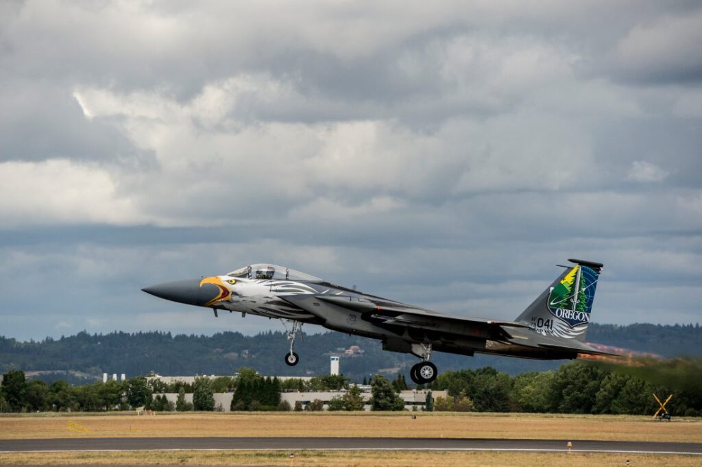 Een F-15C Screaming Eagle geverfd als een adelaar