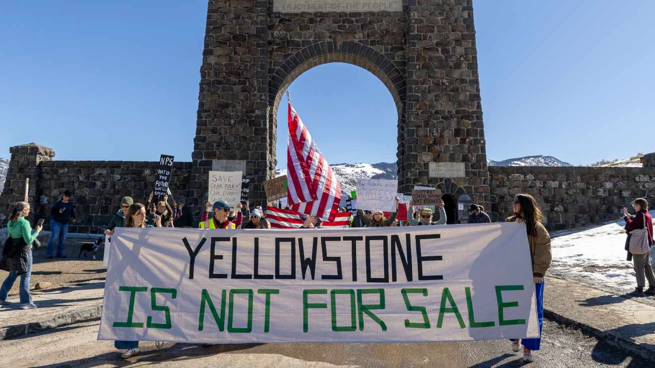 Mensen protesteren tegen de privatisering van de nationale parken in de VS.