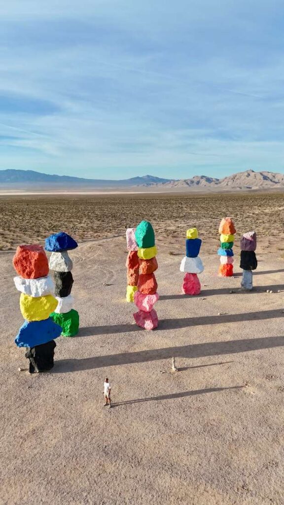 Seven Magic Mountains, kleurrijke pilaren van rotsen