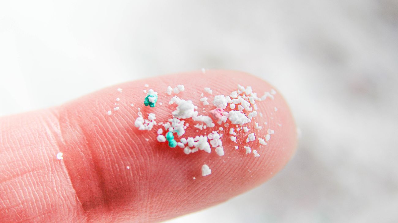 microplastics op vinger