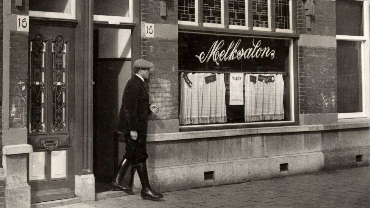 Koffiehuizen zoals deze waren onderdeel van het beschavingsoffensief