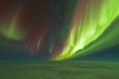Noorderlicht boven de wolken
