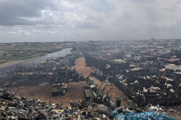 De nederzetting Agbogbloshie, waar veel elektrisch afval wordt gedumpt