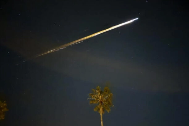 De verbranding van de afgeworpen orbitale module van het Shenzhou-15-ruimtevaartuig in de atmosfeer veroorzaakte een felle lichtstreep boven Californië