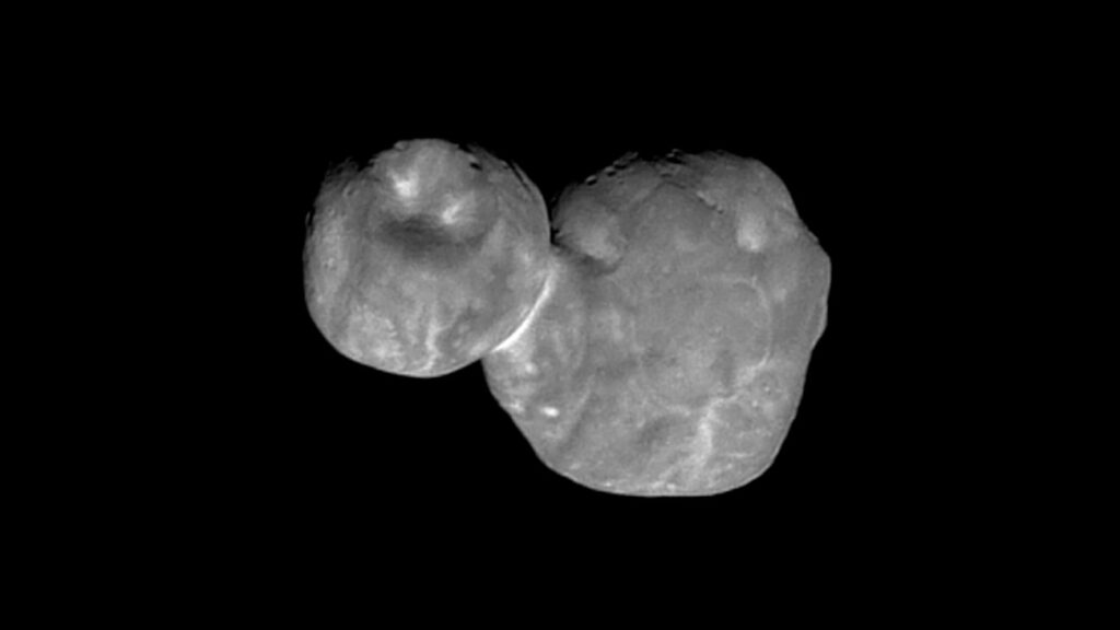 Twee planetesimalen lijken een sneeuwpop te vormen