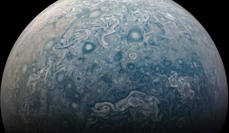 Veel stormen op Jupiter, daar zijn ook veel bliksemschichten (niet te zien)
