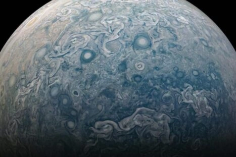 Veel stormen op Jupiter, daar zijn ook veel bliksemschichten (niet te zien)