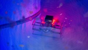 De PeARBat160 heeft een geluidsschild en navigeert met echolocatie