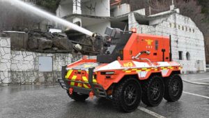 onbemand robotvoertuig gebruikt brandweerslang