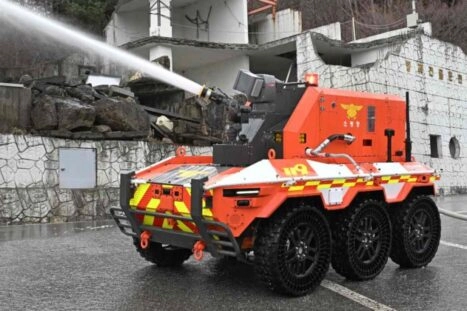 onbemand robotvoertuig gebruikt brandweerslang