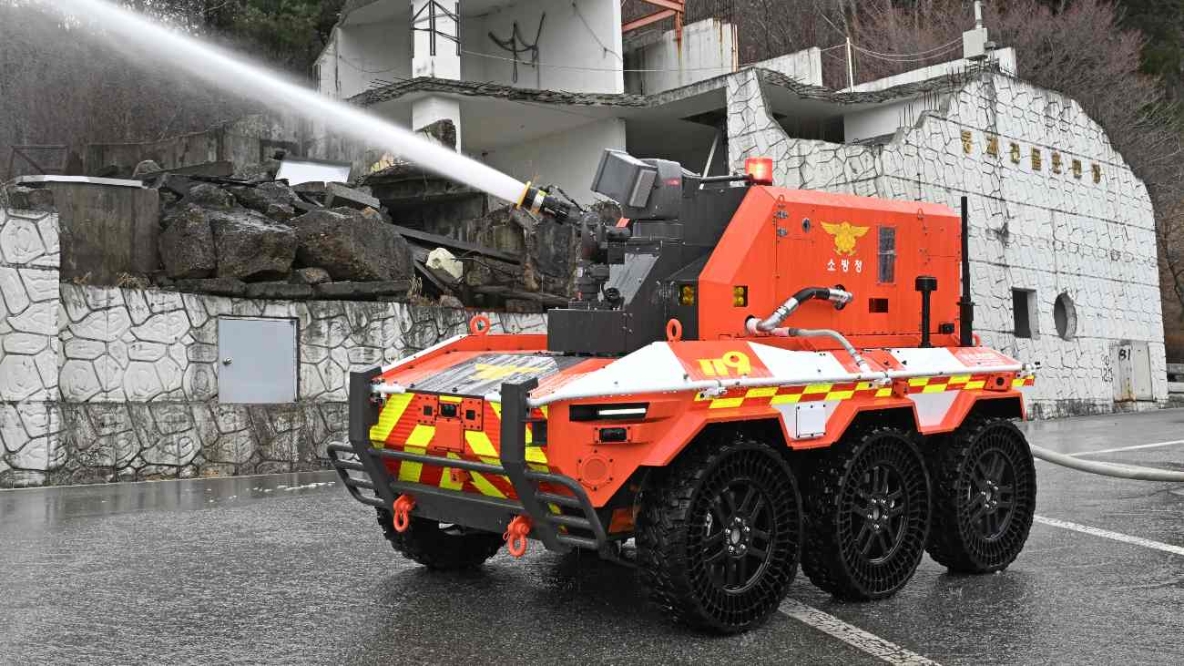 onbemand robotvoertuig gebruikt brandweerslang