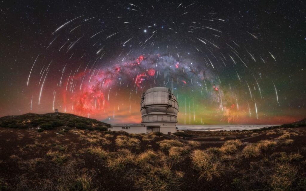 Melkweg en Geminiden boven Gran Telescopio Canarias