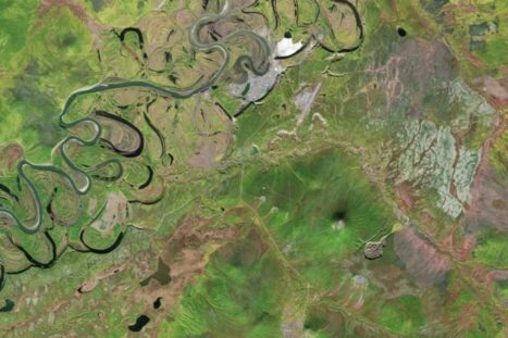 Satellietfoto van Batagaika-krater en omgeving