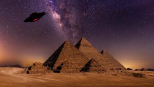UFO van aliens boven piramiden